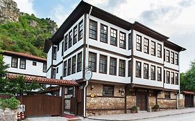 Uğurlu Konakları